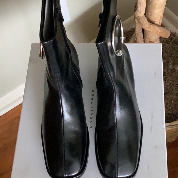 Dorateymur Black Leather ankle boot - Picture 4 of 5